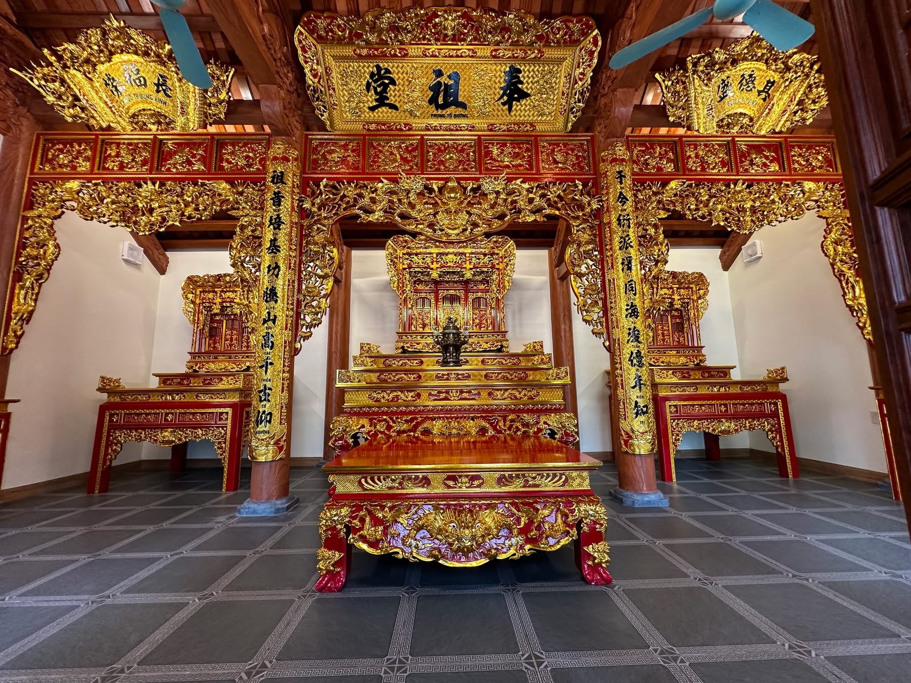 Sập thờ – án gian tam cấp